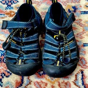 Keens size 8T water shoes
